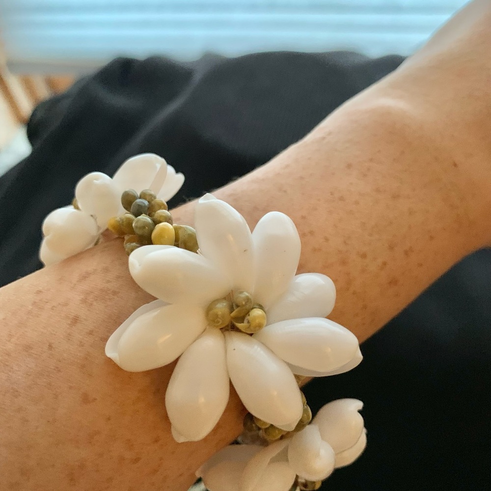 Seashells flower bracelet
